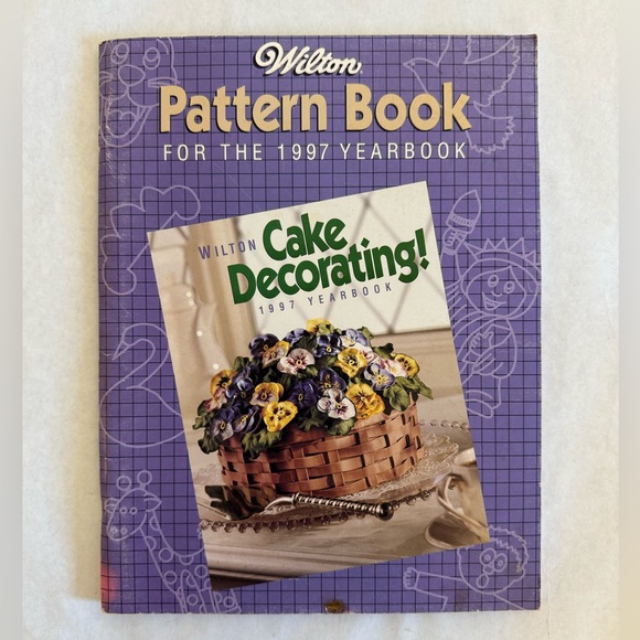 WILTON YEARBOOK Cake Decorating Collection - Picture 12 of 14